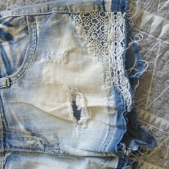 2 pairs of hippy laundry jean shorts - Picture 7 of 8